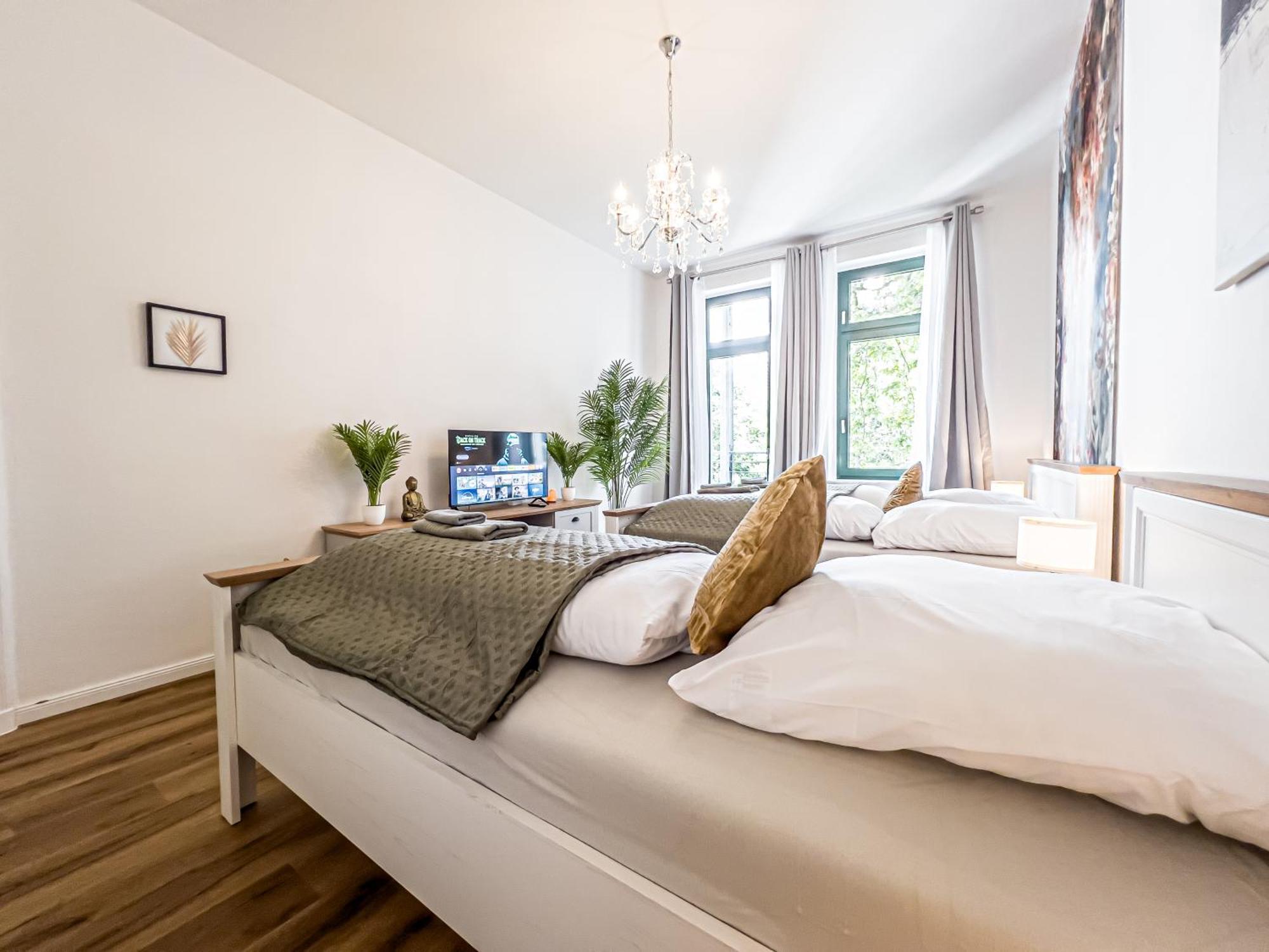 Grosse 3 Schlafzimmer Unterkunft Mit Kueche, Bad, Waschmaschine & Balkon Am Zoo Leipzig Exterior photo